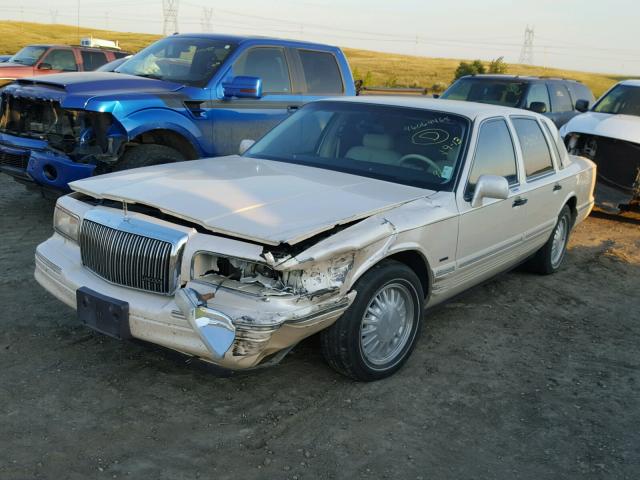 1LNLM83W7SY682374 - 1995 LINCOLN TOWN CAR C BEIGE photo 2