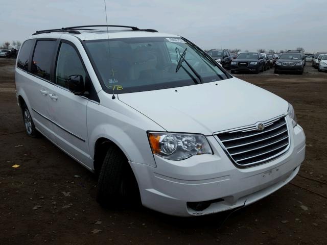 2A4RR8DX1AR358356 - 2010 CHRYSLER TOWN & COU WHITE photo 1