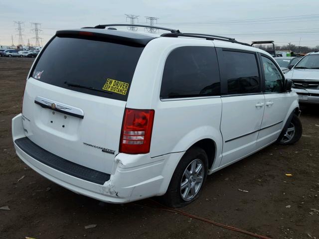 2A4RR8DX1AR358356 - 2010 CHRYSLER TOWN & COU WHITE photo 4