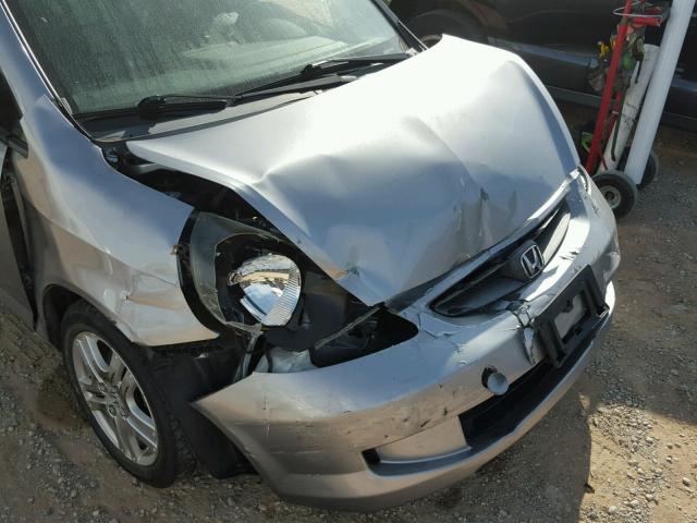 JHMGD38407S045691 - 2007 HONDA FIT SILVER photo 9