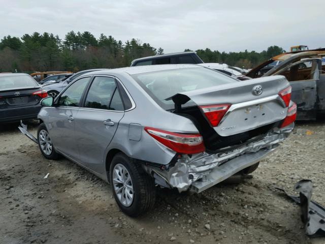 4T1BF1FK6HU669086 - 2017 TOYOTA CAMRY LE ვერცხლისფერი ფოტო 3