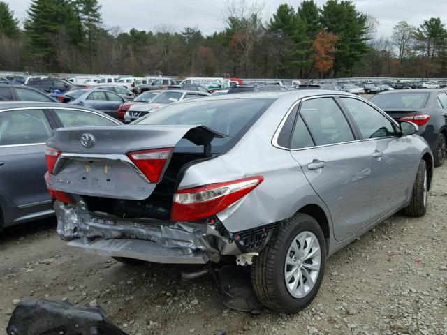 4T1BF1FK6HU669086 - 2017 TOYOTA CAMRY LE ვერცხლისფერი ფოტო 4