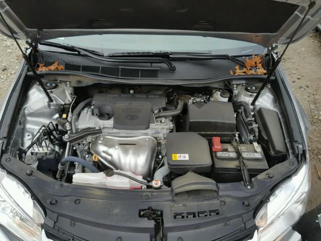 4T1BF1FK6HU669086 - 2017 TOYOTA CAMRY LE ვერცხლისფერი ფოტო 7