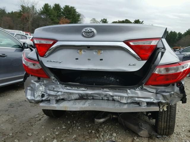 4T1BF1FK6HU669086 - 2017 TOYOTA CAMRY LE ვერცხლისფერი ფოტო 9
