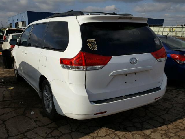 5TDKK3DC2ES433364 - 2014 TOYOTA SIENNA LE WHITE photo 3