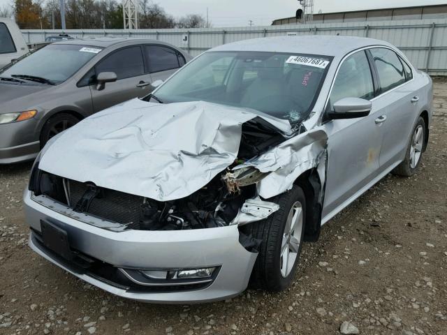 1VWAT7A35FC119289 - 2015 VOLKSWAGEN PASSAT SILVER photo 2