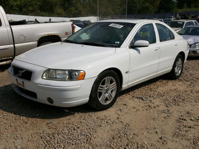 YV1RH592052432532 - 2005 VOLVO S60 2.5T WHITE photo 2