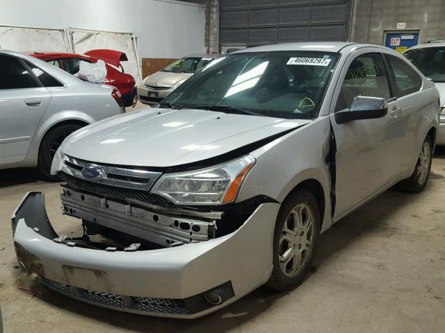 1FAHP33N48W203253 - 2008 FORD FOCUS SILVER photo 2