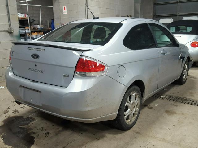 1FAHP33N48W203253 - 2008 FORD FOCUS SILVER photo 4