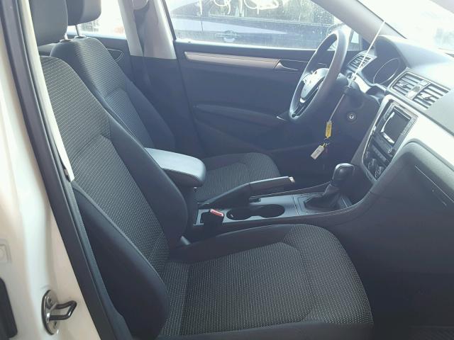 1VWAT7A39HC019344 - 2017 VOLKSWAGEN PASSAT S WHITE photo 5