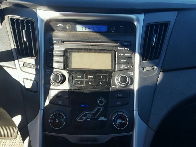 5NPEB4AC4CH405902 - 2012 HYUNDAI SONATA GLS SILVER photo 9