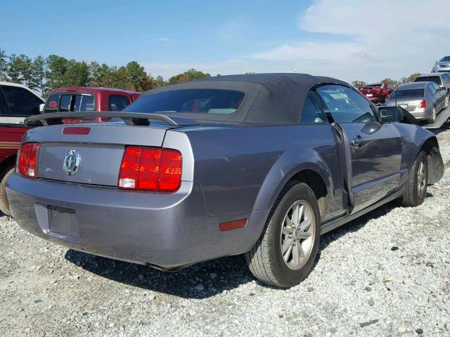 1ZVFT84NX65206330 - 2006 FORD MUSTANG GRAY photo 4