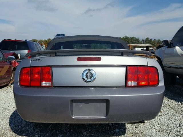 1ZVFT84NX65206330 - 2006 FORD MUSTANG GRAY photo 9