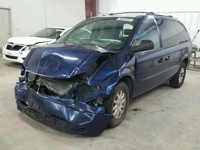 2C4GP74L12R678935 - 2002 CHRYSLER TOWN & COU BLUE photo 2