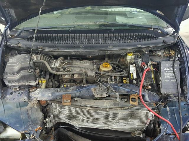 2C4GP74L12R678935 - 2002 CHRYSLER TOWN & COU BLUE photo 7