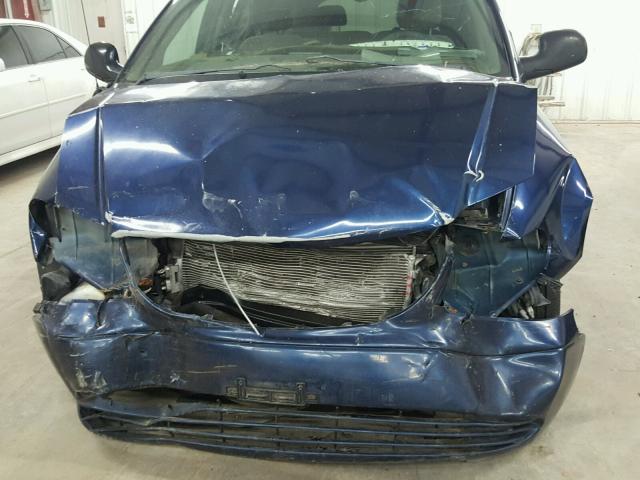 2C4GP74L12R678935 - 2002 CHRYSLER TOWN & COU BLUE photo 9