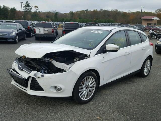 1FAHP3M23CL327111 - 2012 FORD FOCUS SEL WHITE photo 2