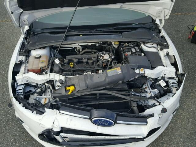 1FAHP3M23CL327111 - 2012 FORD FOCUS SEL WHITE photo 7