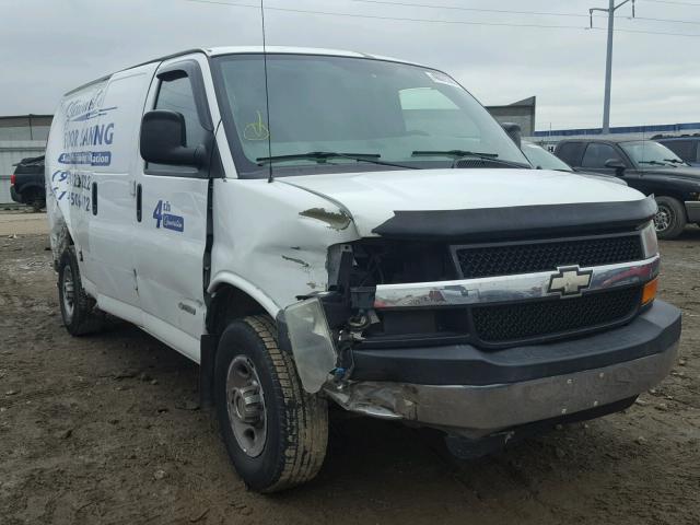 1GCGG25V551260518 - 2005 CHEVROLET EXPRESS G2 WHITE photo 1