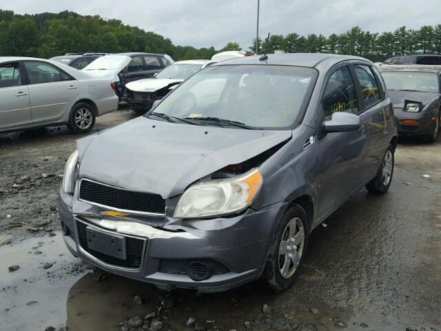 KL1TD66E19B617990 - 2009 CHEVROLET AVEO LS GRAY photo 2