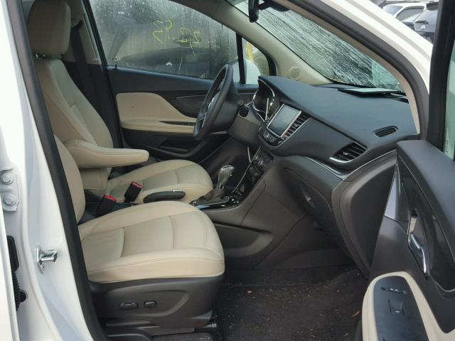 KL4CJCSB2HB153483 - 2017 BUICK ENCORE ESS WHITE photo 5