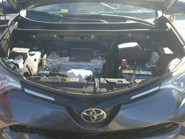 JTMZFREVXHD107947 - 2017 TOYOTA RAV4 LE GRAY photo 7