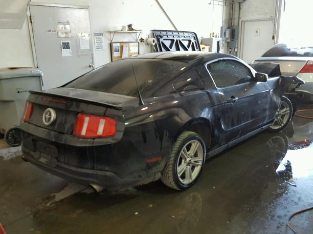 1ZVBP8AM3C5285687 - 2012 FORD MUSTANG BLACK photo 4