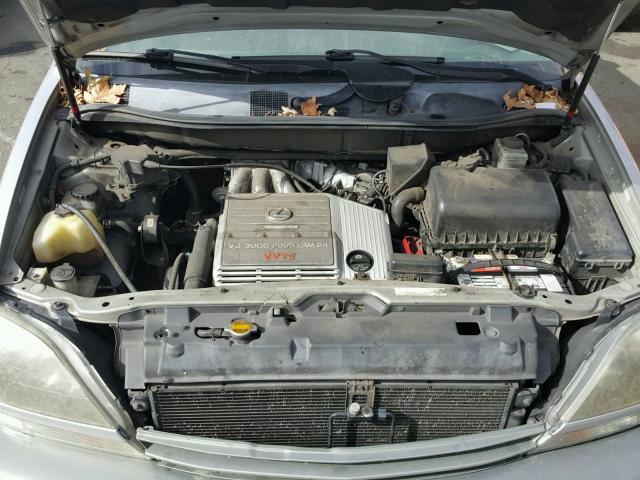 JT6HF10U7X0040006 - 1999 LEXUS RX 300 SILVER photo 7