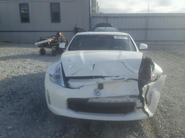 JN1AZ4EH1FM441592 - 2015 NISSAN 370Z BASE WHITE photo 9