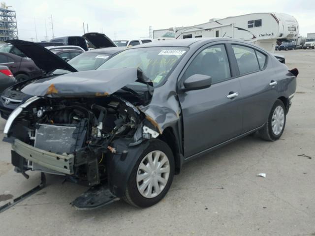 3N1CN7AP1HL806899 - 2017 NISSAN VERSA S GRAY photo 2