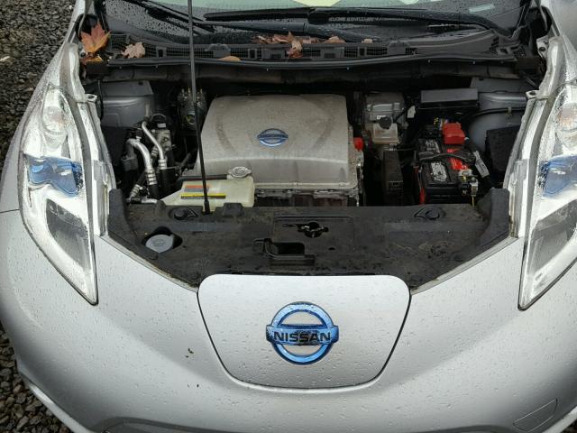 1N4AZ0CP7DC405589 - 2013 NISSAN LEAF S SILVER photo 7