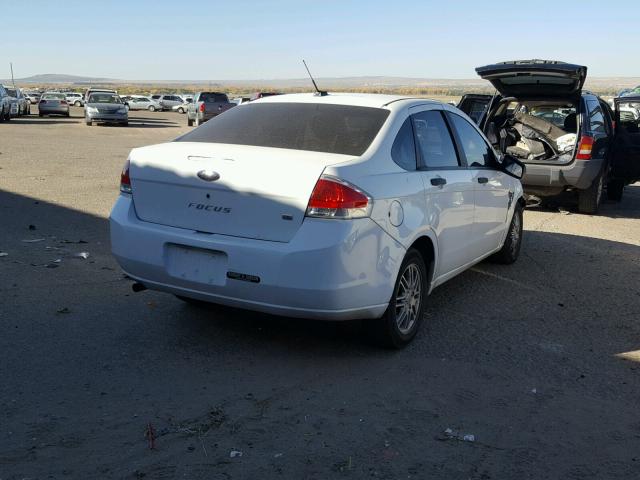 1FAHP35N28W217942 - 2008 FORD FOCUS SE WHITE photo 4