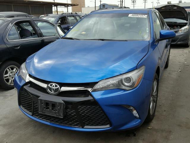 4T1BF1FK6HU696207 - 2017 TOYOTA CAMRY LE BLUE photo 2