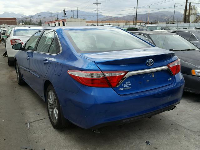 4T1BF1FK6HU696207 - 2017 TOYOTA CAMRY LE BLUE photo 3