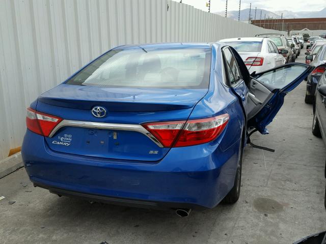 4T1BF1FK6HU696207 - 2017 TOYOTA CAMRY LE BLUE photo 4