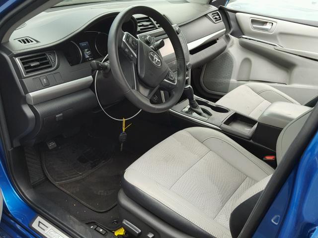 4T1BF1FK6HU696207 - 2017 TOYOTA CAMRY LE BLUE photo 5