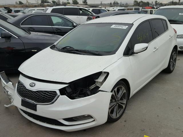 KNAFX5A83G5491634 - 2016 KIA FORTE EX WHITE photo 2