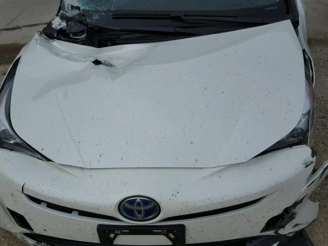 JTDKARFU3G3015329 - 2016 TOYOTA PRIUS WHITE photo 7