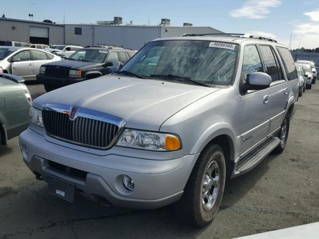 5LMPU28A0YLJ13459 - 2000 LINCOLN NAVIGATOR 灰色 照片 2