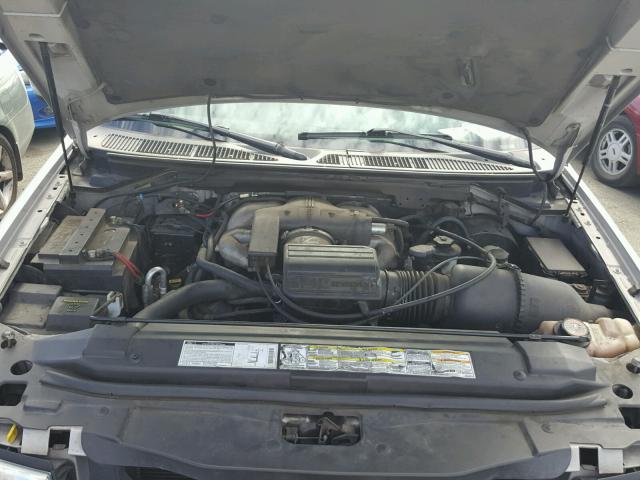 5LMPU28A0YLJ13459 - 2000 LINCOLN NAVIGATOR 灰色 照片 7