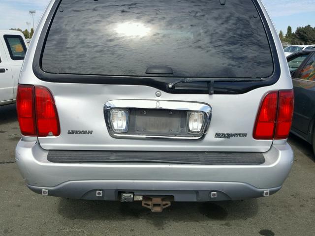 5LMPU28A0YLJ13459 - 2000 LINCOLN NAVIGATOR 灰色 照片 9