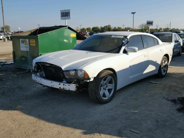 2C3CDXAT1DH521902 - 2013 DODGE CHARGER WHITE photo 2