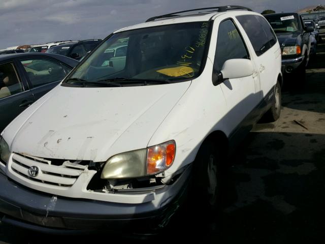 4T3ZF13C02U486230 - 2002 TOYOTA SIENNA LE WHITE photo 2