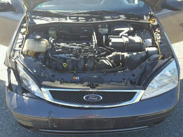 1FAFP34NX6W136449 - 2006 FORD FOCUS ZX4 GRAY photo 7