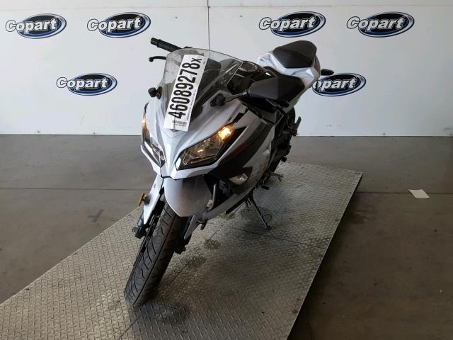 JKAEX8A14EA009092 - 2014 KAWASAKI EX300 A WHITE photo 2