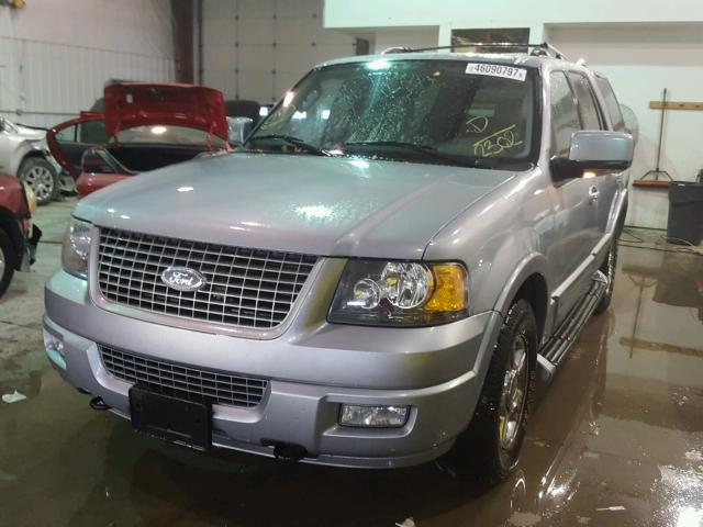 1FMFU20546LA62302 - 2006 FORD EXPEDITION SILVER photo 2