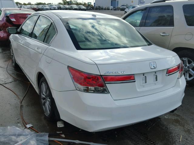 1HGCP2F82BA133987 - 2011 HONDA ACCORD WHITE photo 3