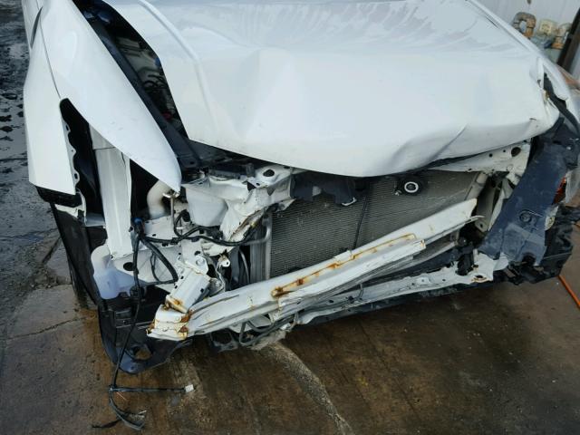 1HGCP2F82BA133987 - 2011 HONDA ACCORD WHITE photo 9