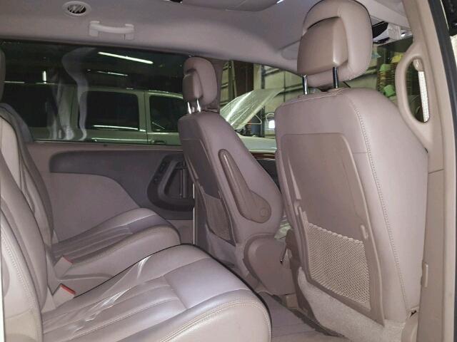2C4RC1CG3CR138199 - 2012 CHRYSLER TOWN & COU TAN photo 6