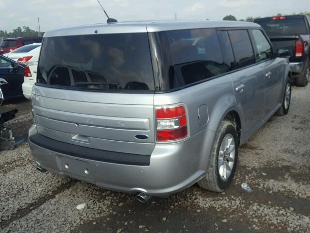 2FMGK5B87HBA00530 - 2017 FORD FLEX SE SILVER photo 4